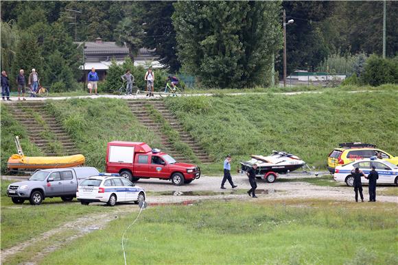 Policijska potraga za automobilom u rijeci Savi