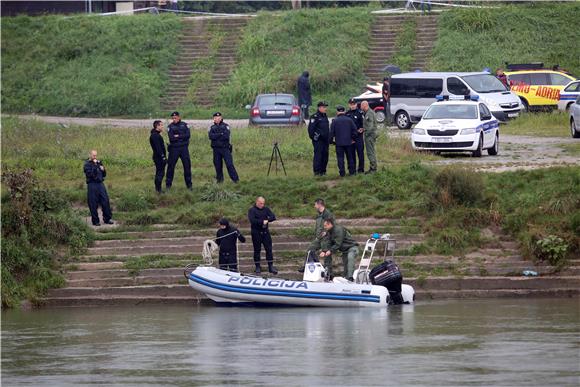 Policijska potraga za automobilom u rijeci Savi