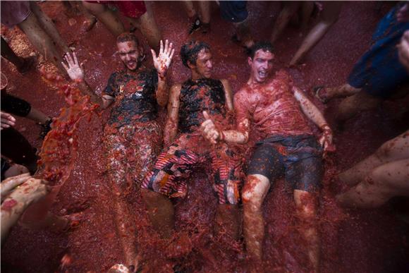 SPAIN TRADITION TOMATINA