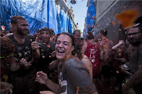 SPAIN TRADITION TOMATINA