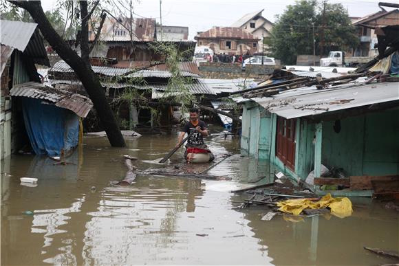 INDIA KASHMIR WEATHER FLOOD