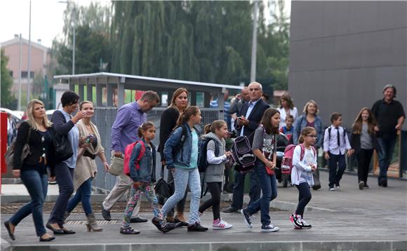 Više od pola milijuna učenika ponovno u školskim klupama