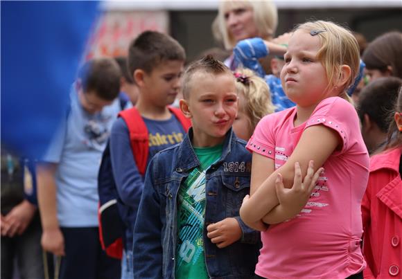 Otvorena obnovljena škola u Gunji