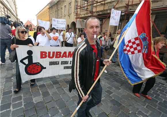 Prosvjed roditelja djece s teškoćama u razvoju s područja Vukovarsko-srijemske županije