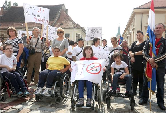 Prosvjed roditelja zbog neriješenog problema djece s teškoćama u razvoju