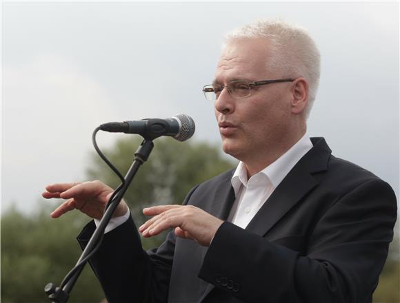 Josipović: Dodjela udžbenika nekorektan nastavak asimilacije Bunjevaca