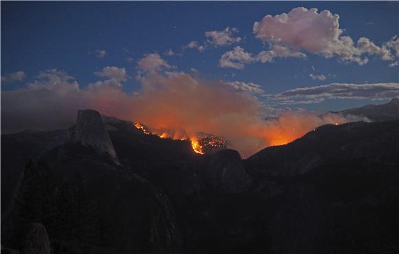 USA YOSEMITE NATIONAL PARK FIRE