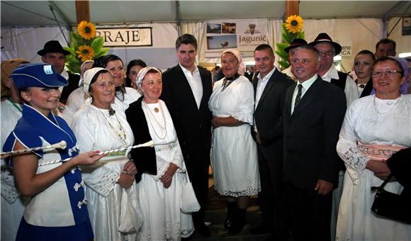 Premijer Milanović na otvorenju Jaskanskih vinskih svečanosti