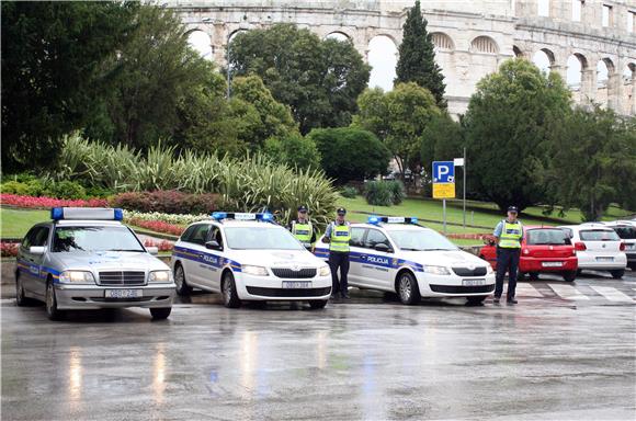 Policajci na minutu prekinuli rad zbog preblagih kazni napadačima na policiju