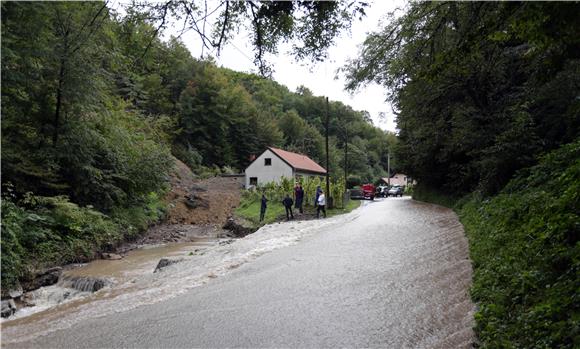 Klizište u Rudama presjeklo tok rijeke Gradne