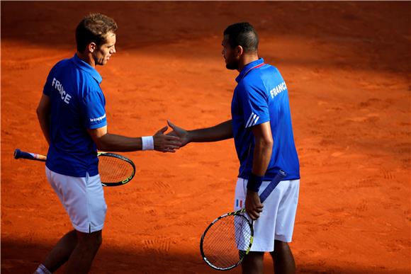 Davis Cup: Francuska - Češka 4-1, Švicarska - Italija 3-2