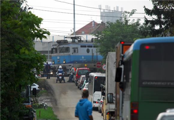 Zbog potopljenog podvožnjaka preusmjeren je promet u Karlovcu