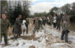 Sisak: podižu se i učvršćuju nasipi u očekivanju vodnog vala Kupe