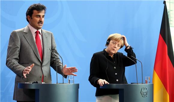 Katarski emir u razgovoru s Merkel opovrgao potporu IS-u