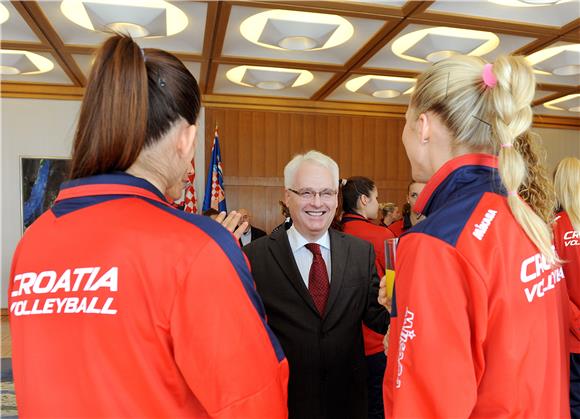 Predsjednik Josipović primio ženske odbojkaške reprezentacije SAD-a i Hrvatske