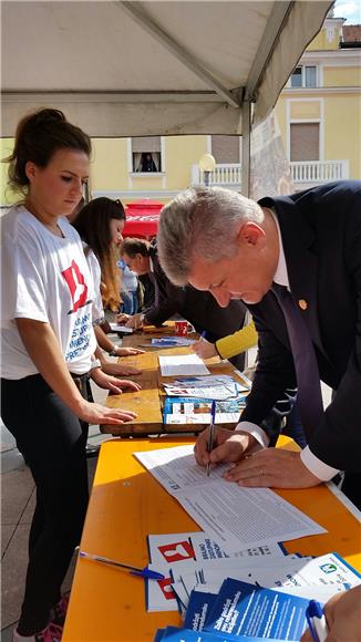 Hrg u Mariji Bistrici potpisao za referendum 'U ime obitelji'