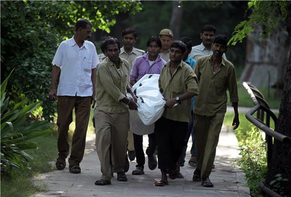 INDIA WHITE TIGER KILLED A YOUNG MAN AT DELHI ZOO