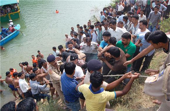 INDIA BUS ACCIDENT 