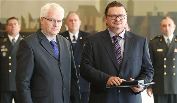 Josipović obitelji uručio odlikovanje posmrtno dodijeljeno Jovanu Sredojeviću