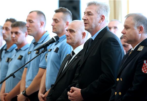 Predsjednik Josipović uručio odlikovanja predstavnicima MUP-a u prigodi obilježavanja Dana policije