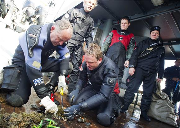 AT SEA NETHERLANDS RESEARCH 