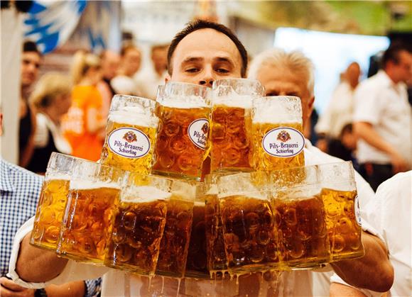 GERMANY BEER CARRYING