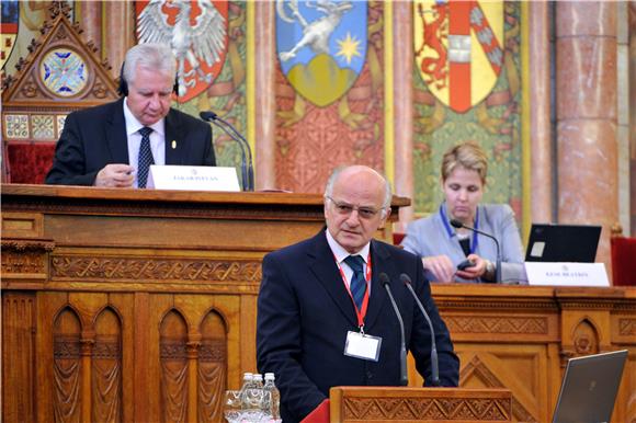 Josip Leko na II. Dunavskoj konferenciji parlamentaraca u Budimpešti