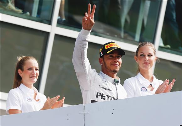 VN Japana: Hamilton pobijedio na kiši, a Bianchi u bolnici