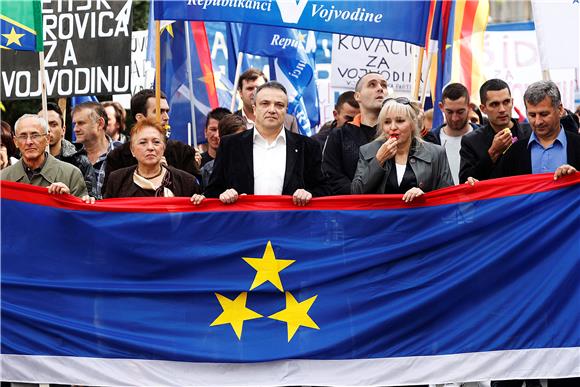 Proponents of broader Vojvodina powers walk in Novi Sad requesting autonomy