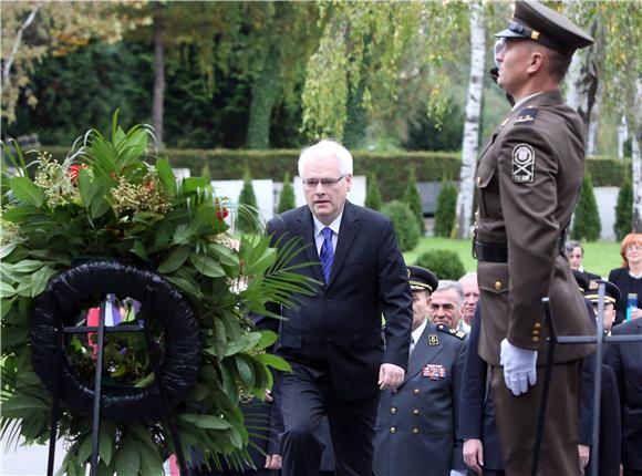 Državni vrh položio vijence na Mirogoju