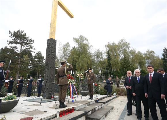 Državni vrh položio vijence na Mirogoju