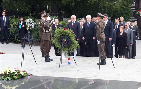 Državni vrh položio vijence na Mirogoju