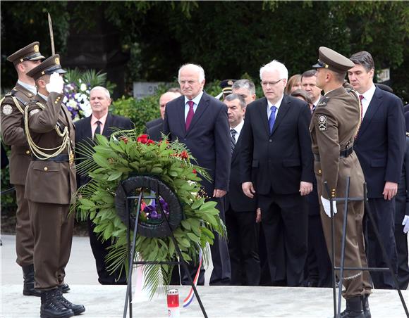 Državni vrh položio vijence na Mirogoju