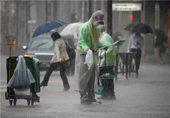 JAPAN WEATHER TYPHOON PHANFONE