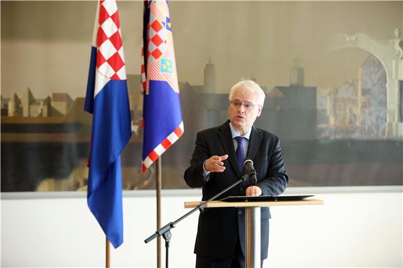 Josipović pisao Leki: traži preferencijalno glasovanje već na idućim izborima