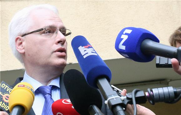 Predsjednik Josipović u Klinici za infektivne bolesti ''Dr. Fran Mihaljević''