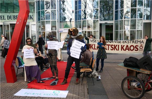 Zeleni revijom "Klimatski kaos" pozvali na odustajanje od Plomina C