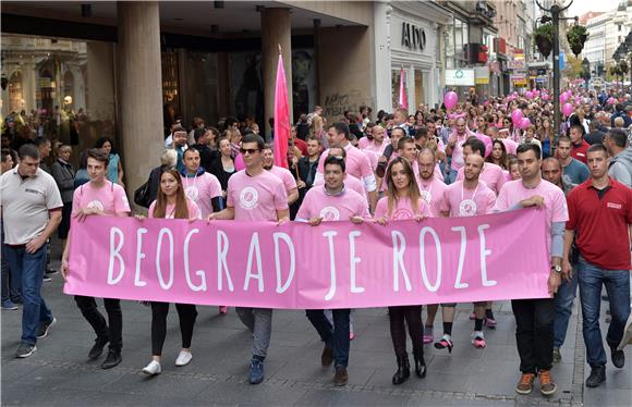 Beograd: utrka muškaraca u ružičastim potpeticama u borbi protiv raka dojke