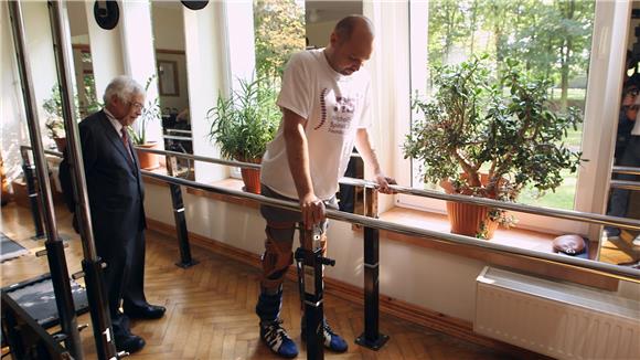 POLAND MEDICAL RESEARCH PARALYZED MAN WALK