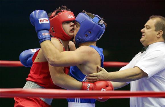 Polufinale Europskog juniorskog prvenstva u boksu: Filipi - Hlebnikov