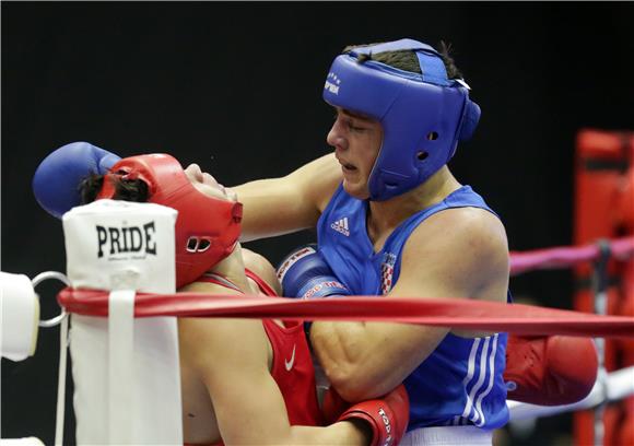 Polufinale Europskog juniorskog prvenstva u boksu: Filipi - Hlebnikov