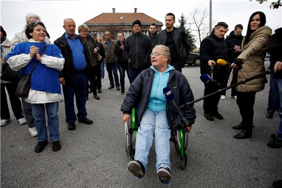 Skupina građana daje potporu uhićenom gradonačelniku Bandiću