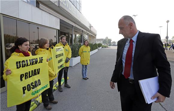 Prosvjedna akcija Greenpeacea protiv izgradnje Plomina C