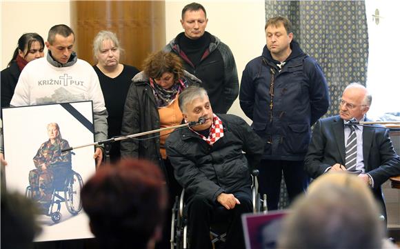 Veterans repeat their demands and walk out of conference room