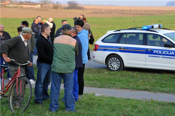 Četiri osobe poginule kod Otoka u naletu vlaka na automobil 