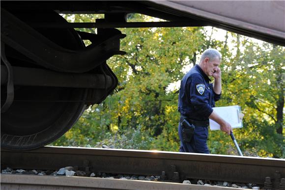 Četiri osobe poginule kod Otoka u naletu vlaka na automobil 