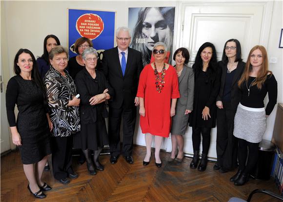 Josipović posjetio Autonomnu žensku kuću u Zagrebu