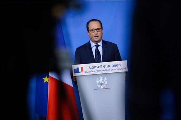 Francois Hollande na pola mandata povijesno nepopularan