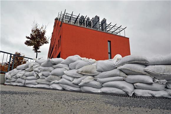 Slovenija: pod vodom više stotina kuća, Drava raste