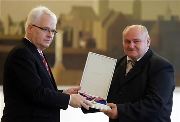 Predsjednik Josipović uručio odlikovanja pripadnicima 204. vukovarske brigade